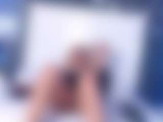 HunterBella MILF webcam performer live streaming