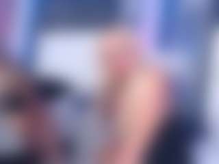 Live cam show with HunterBella - New MILF on CamwithHer