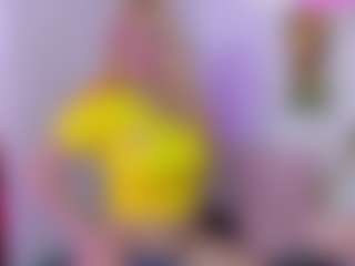 Live cam show with pretty-tay - Curvy on Uber Horny