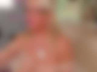Live cam show with AnnaCoolidge - Granny Latina on Free Soda