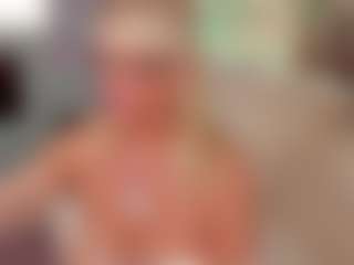 AnnaCoolidge MILF webcam performer live streaming