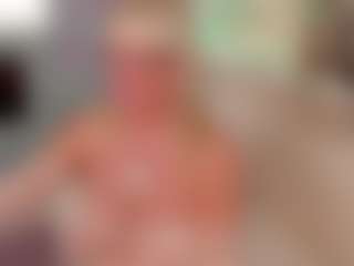 Live cam show with AnnaCoolidge - Blonde Hair MILF on TeamSkeetLive