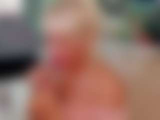 Live cam show with AnnaCoolidge - Granny Latina on Streamer API