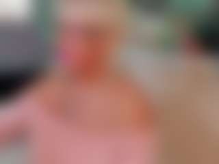 Live cam show with AnnaCoolidge - Blonde Hair MILF on Hubzter Live