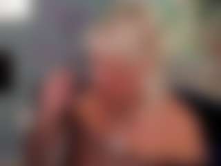 Live cam show with AnnaCoolidge - Granny on livesuperchat.net