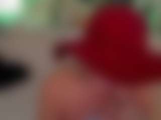 Live cam show with AnnaCoolidge - New Granny on livesuperchat.net