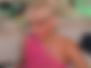 Live cam show with AnnaCoolidge - Granny on Camsoda