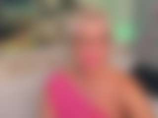 Live cam show with AnnaCoolidge - Latina MILF on livesexfox.com