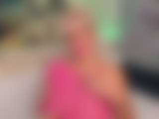 Live cam show with AnnaCoolidge - Latina MILF on Livezox