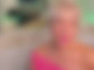 Live cam show with AnnaCoolidge - Tease Mature on LiveSexCams6