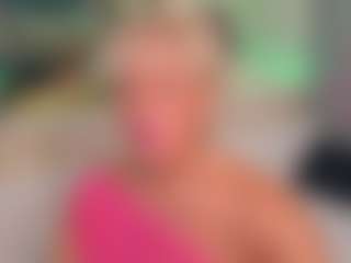 Live cam show with AnnaCoolidge - Granny on Camsoda