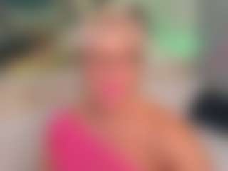 Live cam show with AnnaCoolidge - Oil on Milf Play