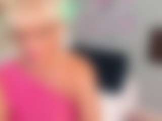 Live cam show with AnnaCoolidge - Blonde Hair MILF on Fling VIP Chat