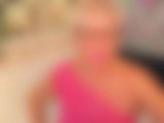 Live cam show with AnnaCoolidge - Granny MILF on live18s.com