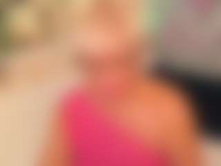 Live cam show with AnnaCoolidge - Granny on Camsoda