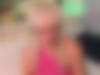 Live cam show with AnnaCoolidge - Granny on Camsoda
