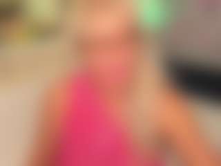 Live cam show with AnnaCoolidge - Latina Mature on Hubzter Live