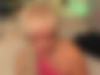 Live cam show with AnnaCoolidge - Latina MILF on crypto-cams