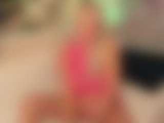 Live cam show with AnnaCoolidge - Cute on Mixed Magazine Live