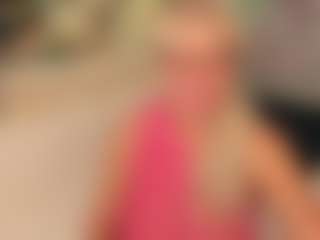 Live cam show with AnnaCoolidge - Granny Latina on friskycurves.com