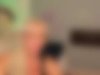 Live cam show with AnnaCoolidge - Granny on Camsoda
