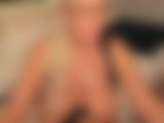 Live cam show with AnnaCoolidge - Green Eyes on Mixed Magazine Live