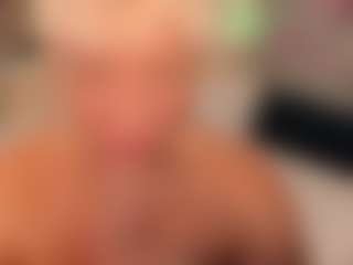 Live cam show with AnnaCoolidge - Oil on CamClone