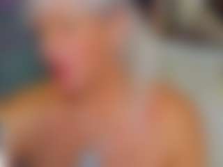 Live cam show with AnnaCoolidge - Trimmed Granny on Camsoda