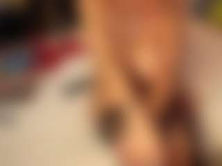 Live cam show with AnnaCoolidge - Striptease Granny on Milfs Live