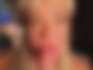 Live cam show with AnnaCoolidge - Granny BBW on Mixed Magazine Live