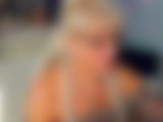 Live cam show with AnnaCoolidge - Granny MILF on Gym Cam Girls