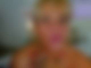 Live cam show with AnnaCoolidge - Granny on Camsoda