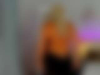 Live cam show with AnnaCoolidge - Blonde Hair MILF on madthumbs