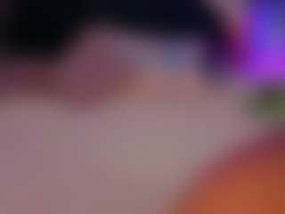 Live cam show with AnnaCoolidge - Blonde Hair MILF on Cam Slut