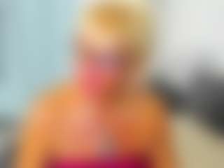 Live cam show with AnnaCoolidge - Striptease Granny on googirlz