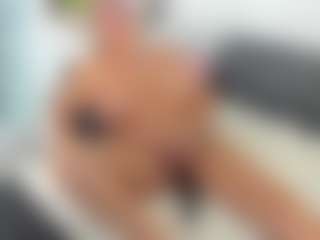 Live cam show with AnnaCoolidge - Granny MILF on Dare Cams