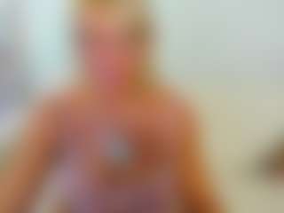 AnnaCoolidge MILF webcam performer live streaming