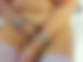 Live cam show with AnnaCoolidge - Blonde Hair MILF on Uber Horny