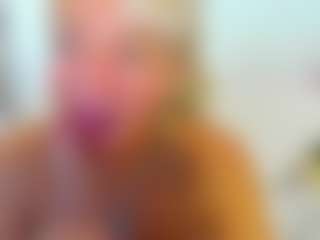 Live cam show with AnnaCoolidge - Trimmed Granny on livesuperchat.net