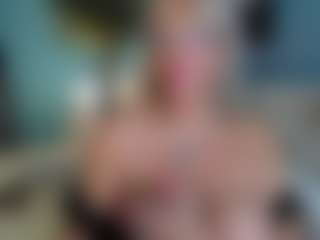 Live cam show with AnnaCoolidge - Shaved Pussy MILF on x69.live