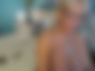 Live cam show with AnnaCoolidge - Blonde Hair on camgirlchat.live