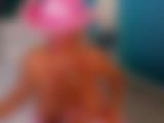 Live cam show with AnnaCoolidge - Blonde Hair MILF on Dare Cams