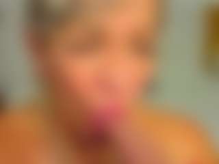 Live cam show with AnnaCoolidge - Striptease Granny on Hubzter Live