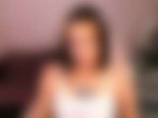 Live cam show with Elisa-Reev1s - New BBW on https://playwithruby.com