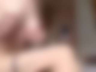 Live cam show with EllenCominotti - Full Nudity on Milfs Live