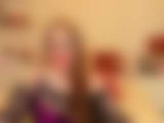 HoneylenaXS MILF webcam performer live streaming