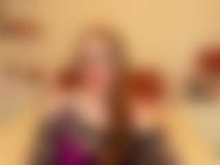 HoneylenaXS MILF webcam performer live streaming