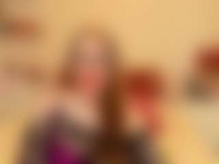 HoneylenaXS MILF webcam performer live streaming