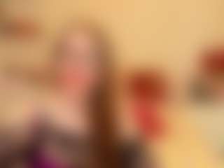 HoneylenaXS MILF webcam performer live streaming