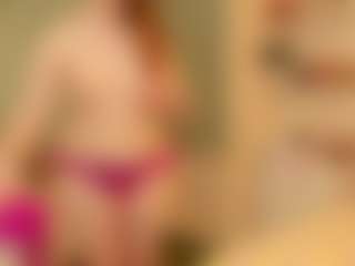 HoneylenaXS MILF webcam performer live streaming